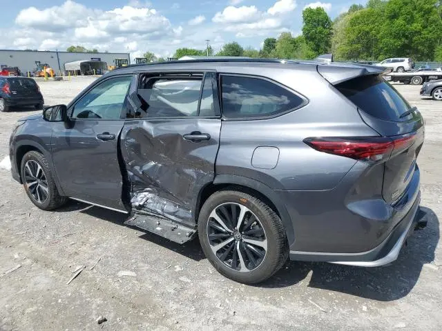 2021 TOYOTA HIGHLANDER XSE  