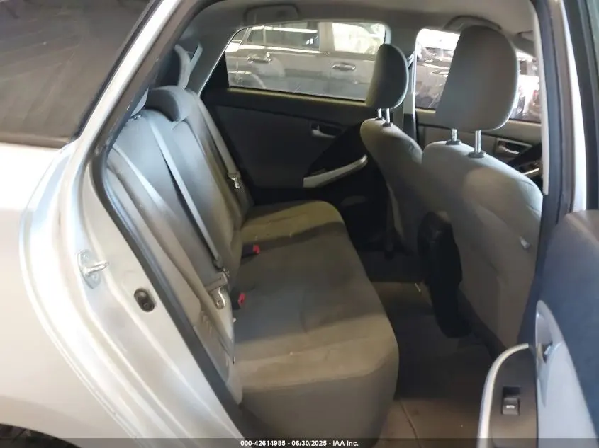 2014 TOYOTA PRIUS PLUG-IN  