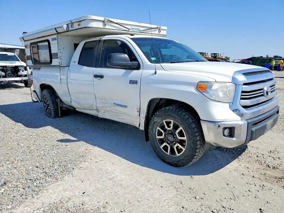 2017 TOYOTA TUNDRA SR5  