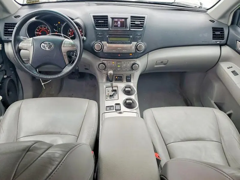 2010 TOYOTA HIGHLANDER SE  