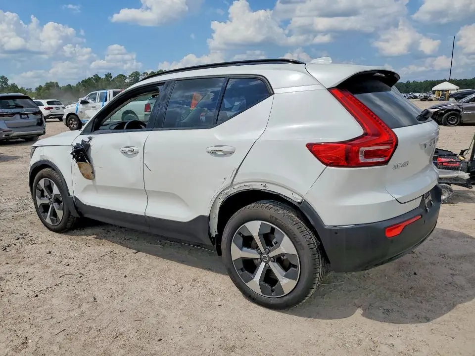 2026 VOLVO XC40 PLUS  