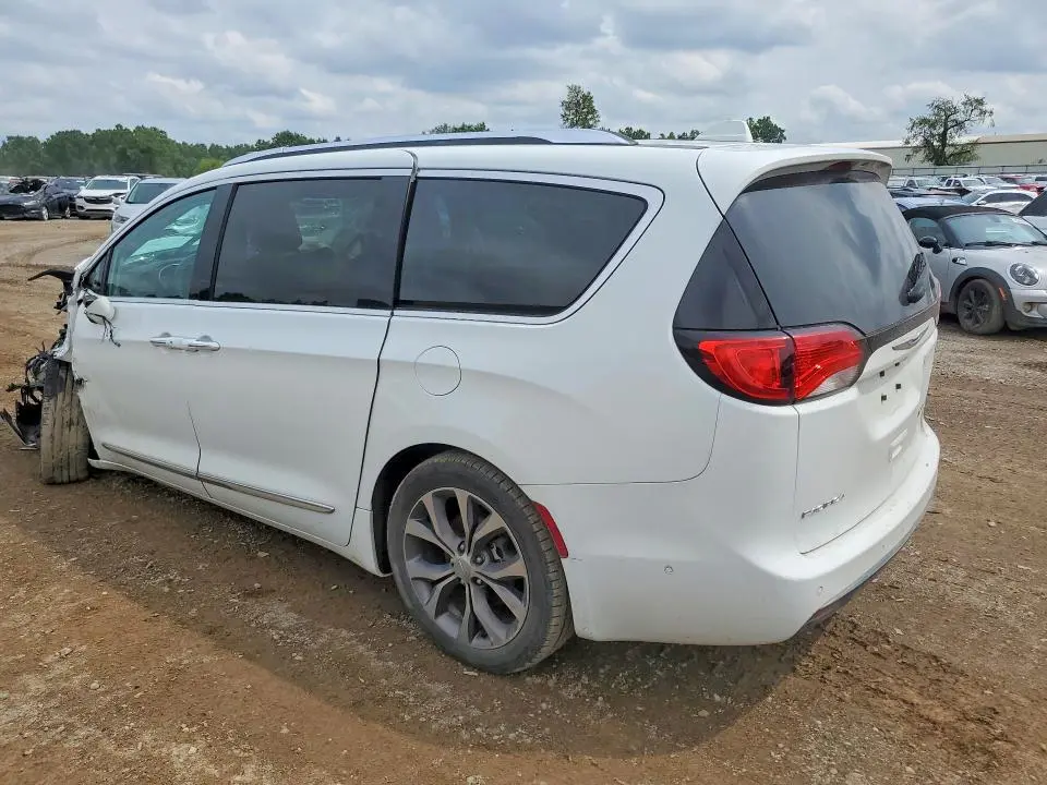 2017 CHRYSLER PACIFICA LIMITED  