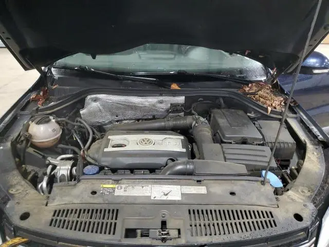 2013 VOLKSWAGEN TIGUAN S  
