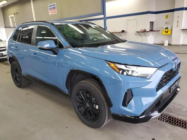 2022 TOYOTA RAV4 SE  