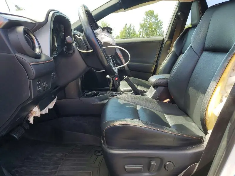 2016 TOYOTA RAV4 SE  