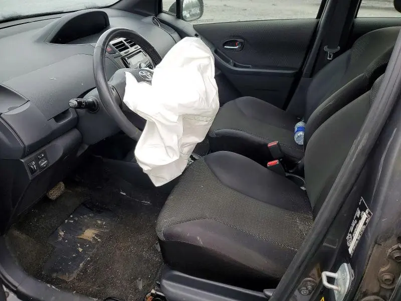 2011 TOYOTA YARIS BASE  