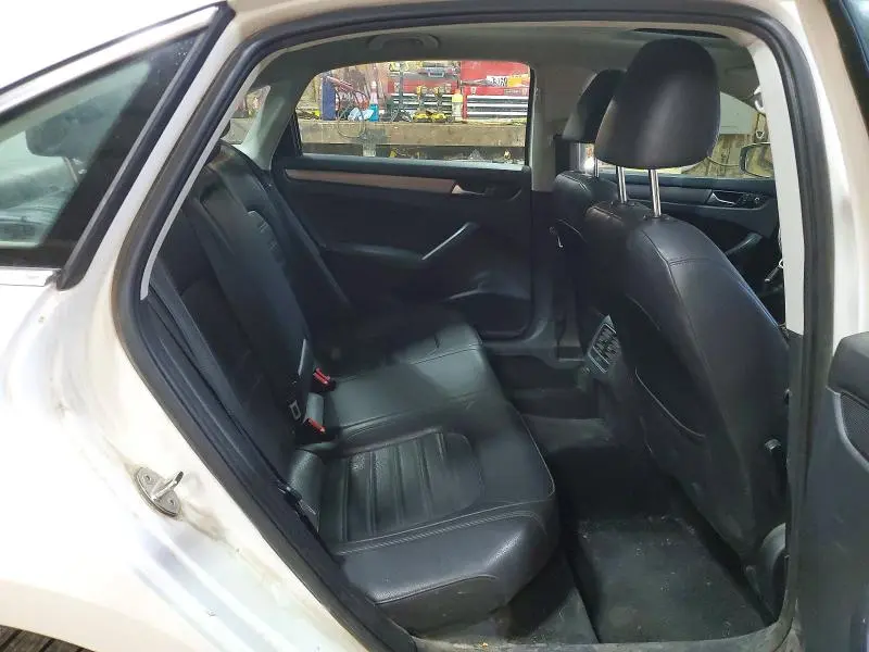 2015 VOLKSWAGEN PASSAT SE  