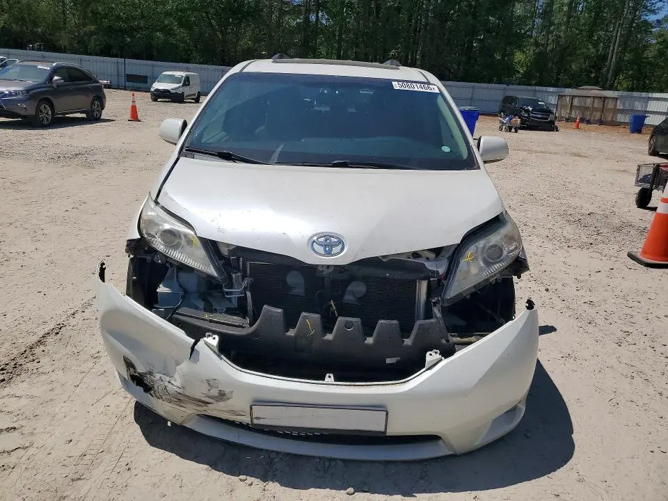 2015 TOYOTA SIENNA XLE 8-PASSENGER  