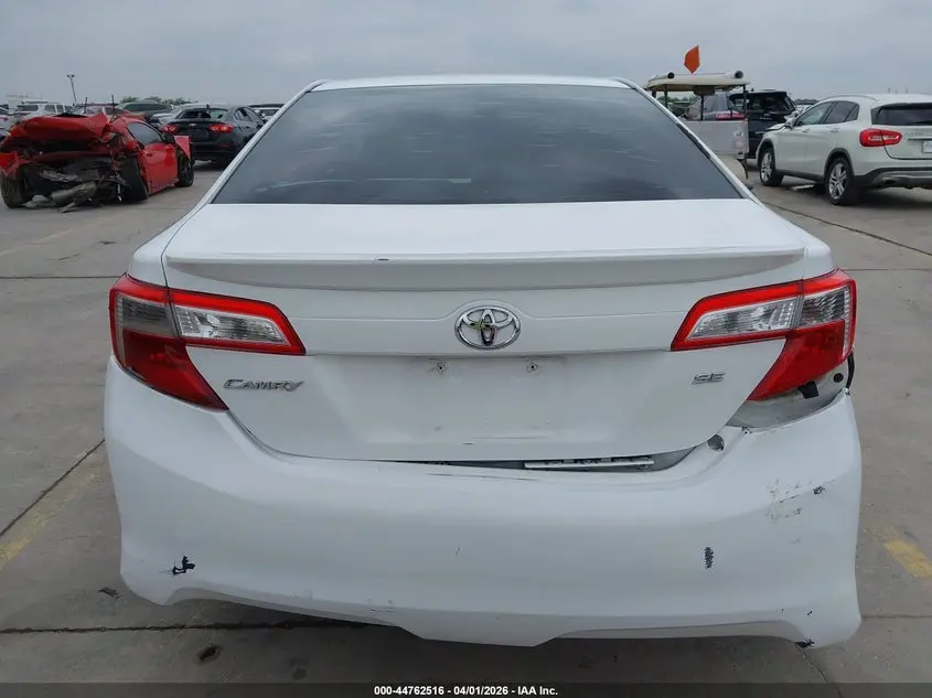 2014 TOYOTA CAMRY SE