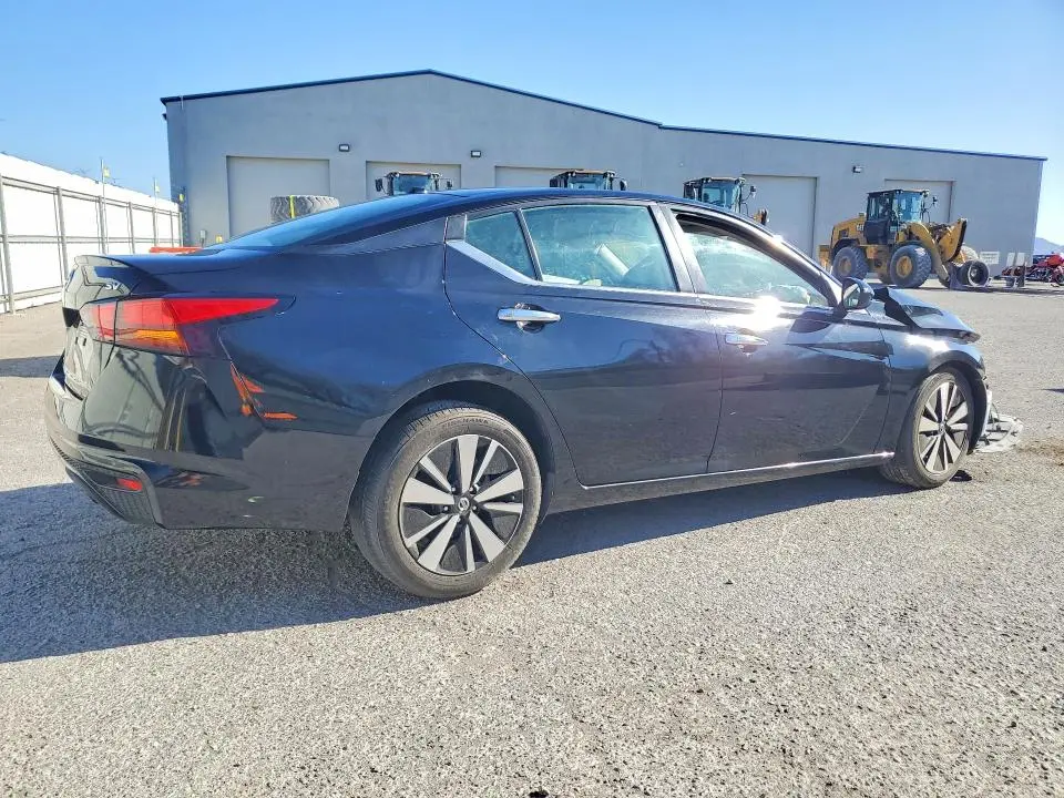 2022 NISSAN ALTIMA SV  