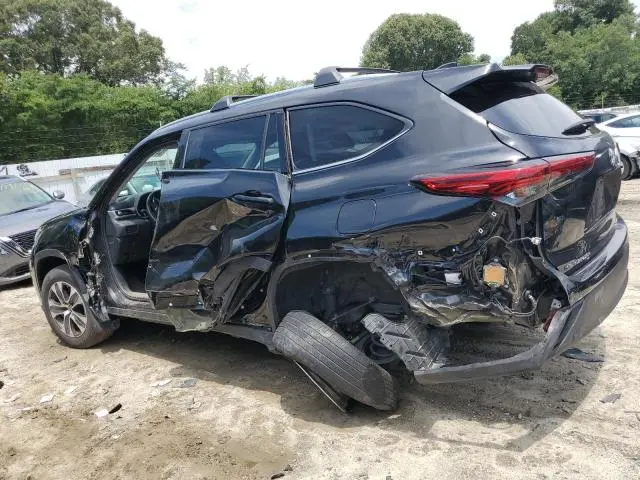 2021 TOYOTA HIGHLANDER XLE  