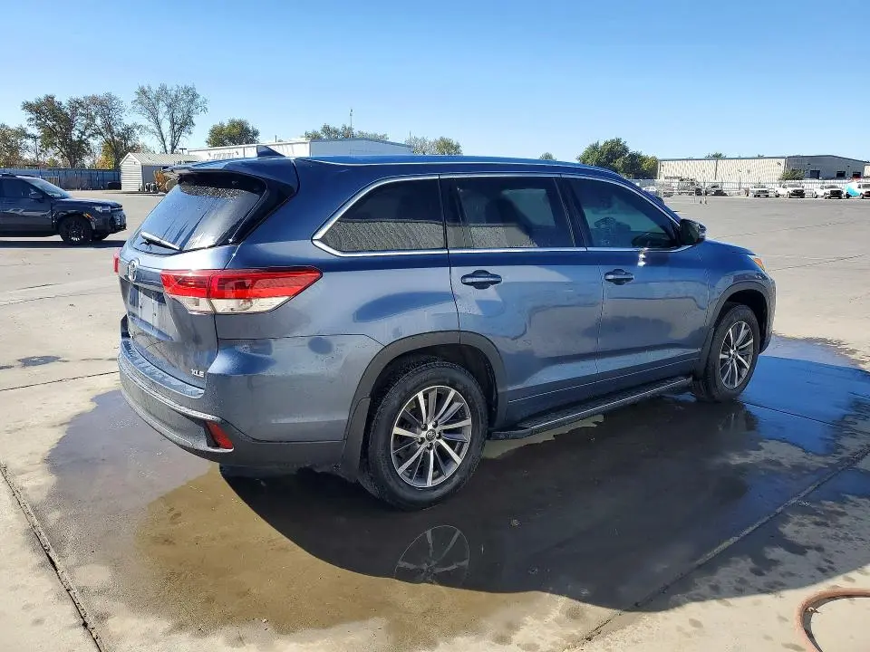 2018 TOYOTA HIGHLANDER XLE  