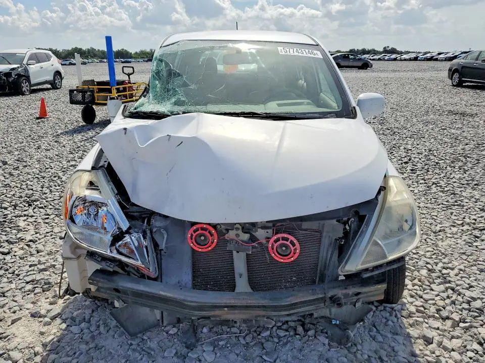 2011 NISSAN VERSA 1.8 S  