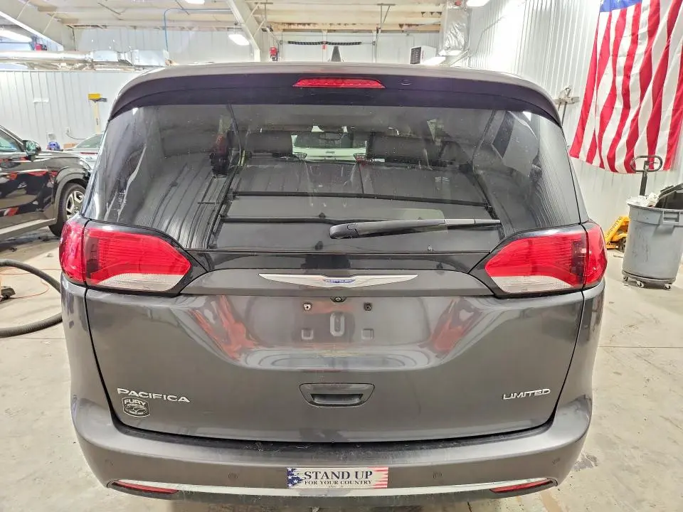 2017 CHRYSLER PACIFICA LIMITED  