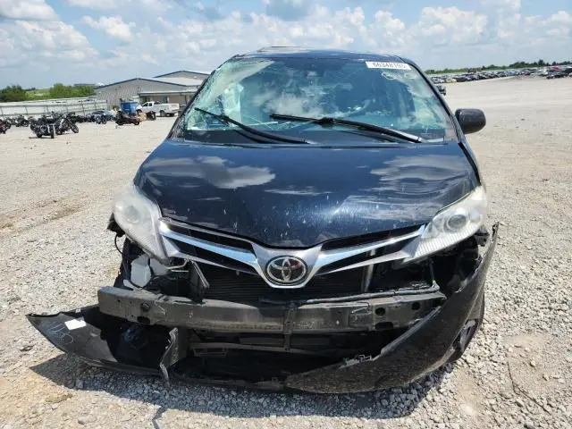 2020 TOYOTA SIENNA XLE  