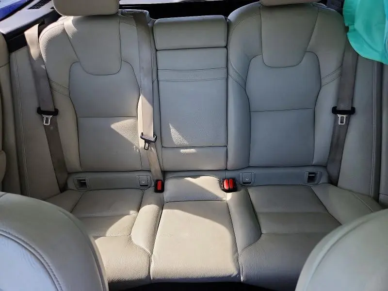 2018 VOLVO XC60 T6 MOMENTUM  