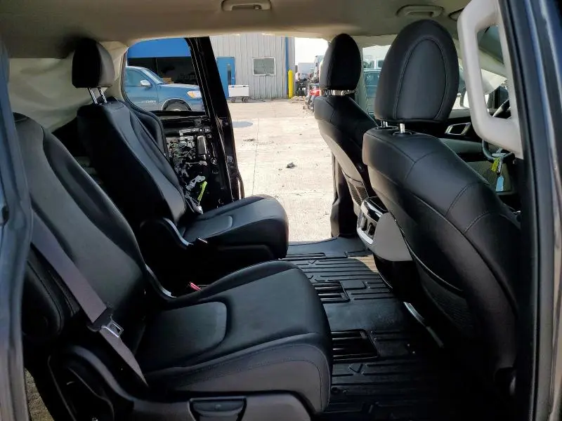 2023 KIA CARNIVAL SX  