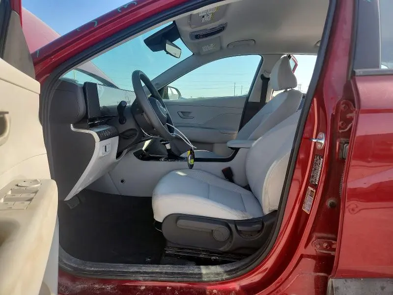 2025 HYUNDAI KONA SE  