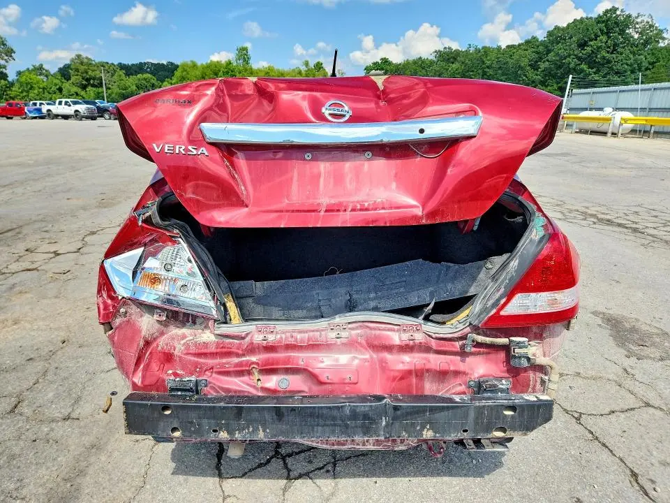 2011 NISSAN VERSA 1.8 S  