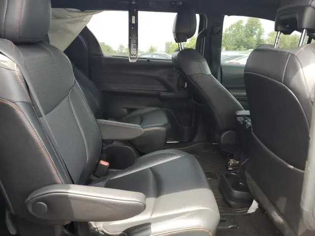 2021 TOYOTA SIENNA XSE  