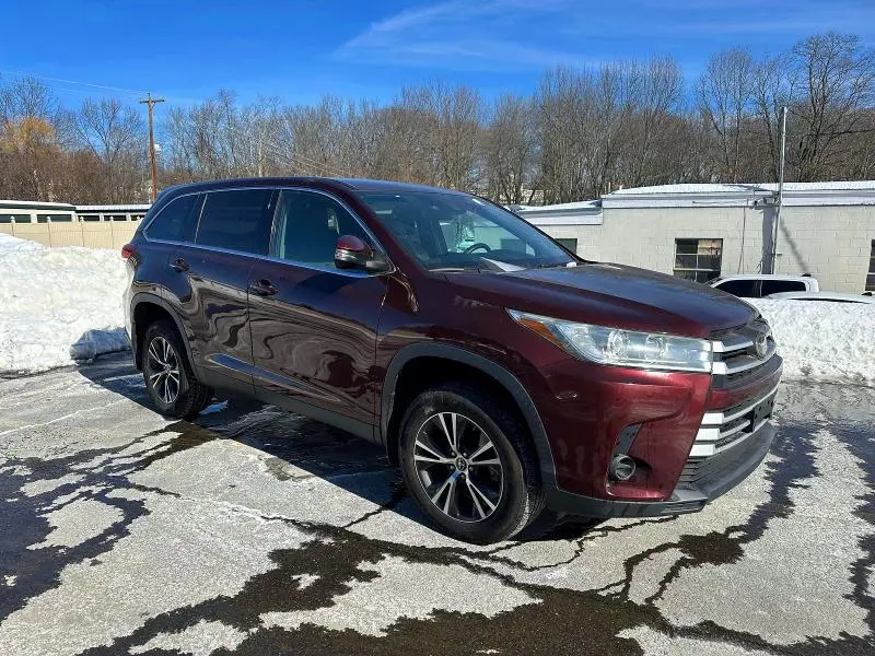 2019 TOYOTA HIGHLANDER LE  