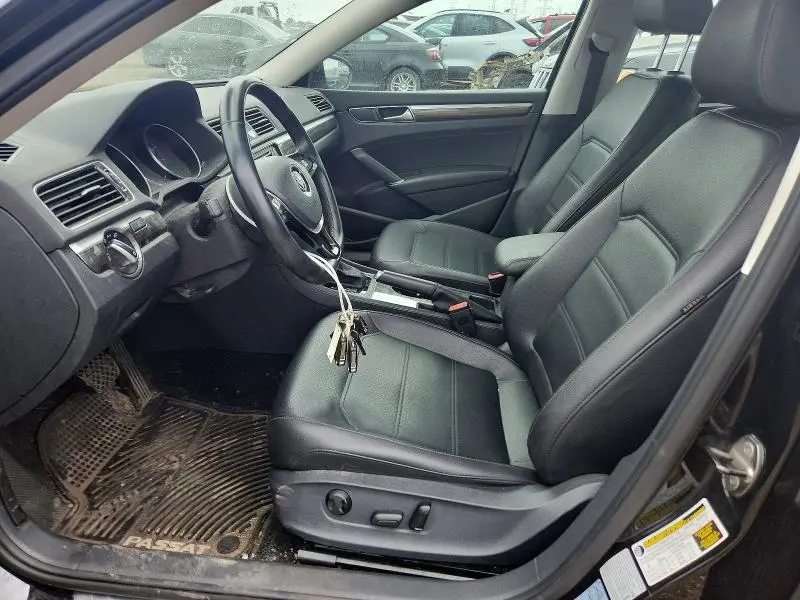 2016 VOLKSWAGEN PASSAT SE  