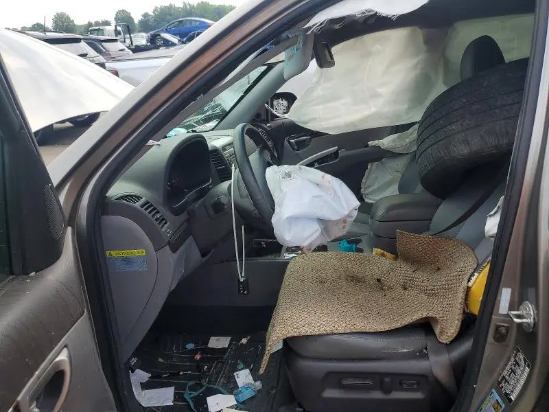 2011 HYUNDAI SANTA FE SE  