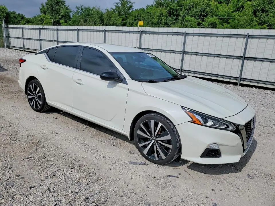 2022 NISSAN ALTIMA SR  