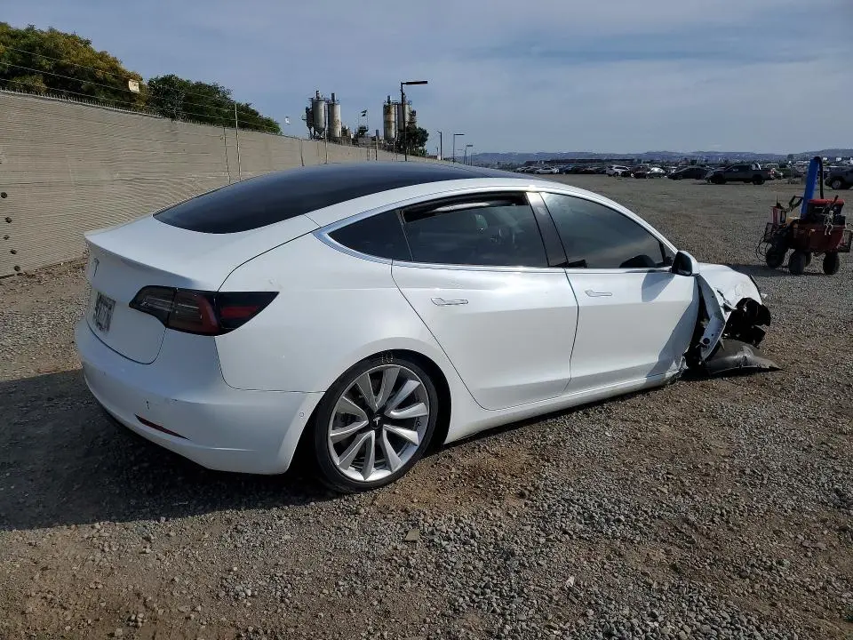2018 TESLA MODEL 3   