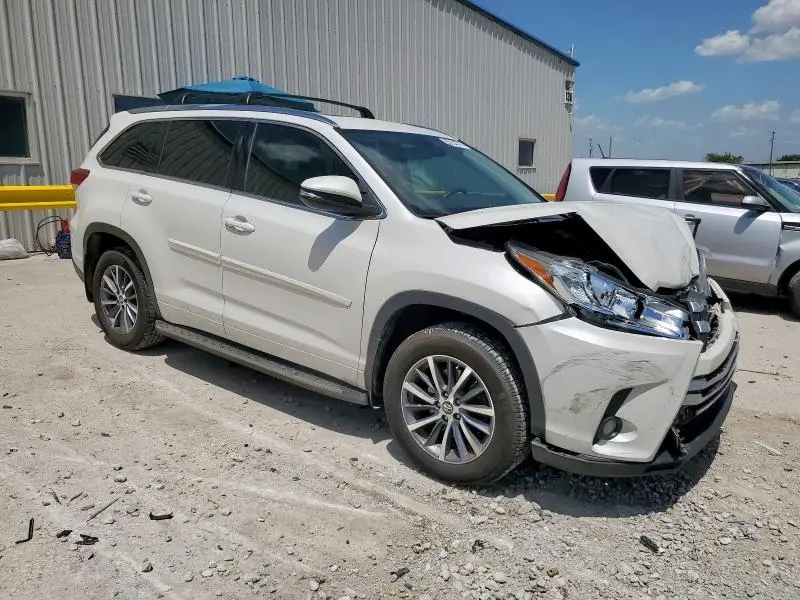 2018 TOYOTA HIGHLANDER SE  