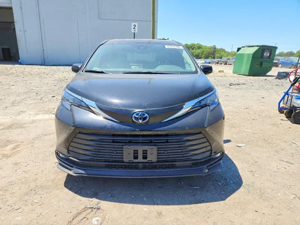2025 TOYOTA SIENNA XLE 7-PASSENGER  
