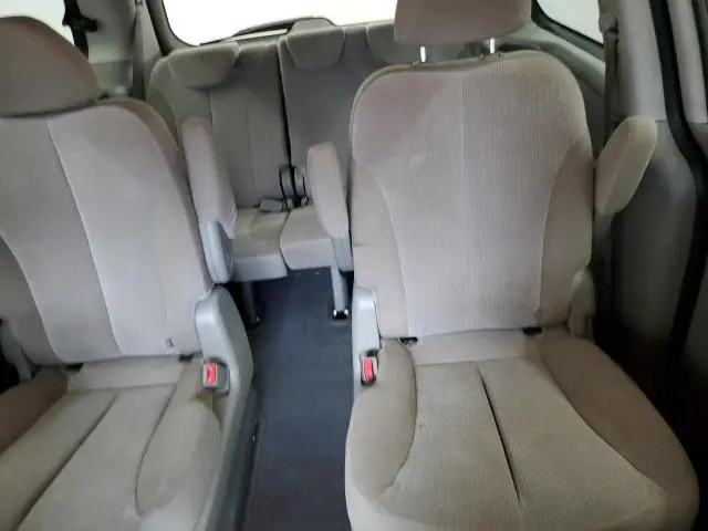 2011 KIA SEDONA LX  