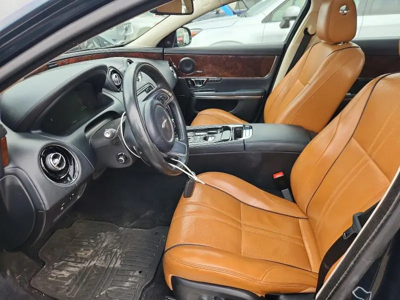 2017 JAGUAR XJ   