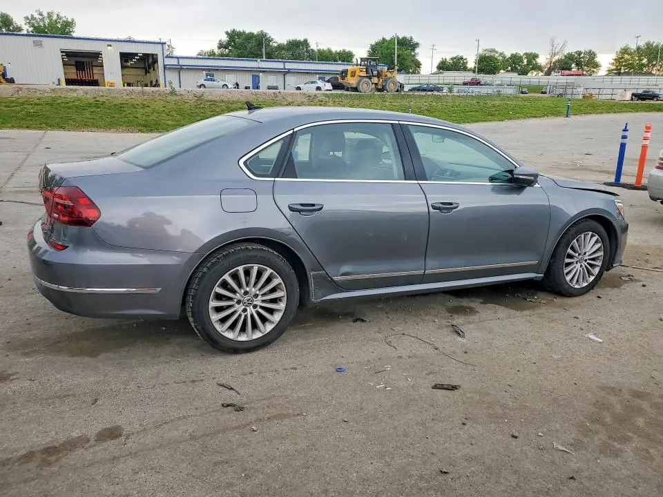 2017 VOLKSWAGEN PASSAT SE  