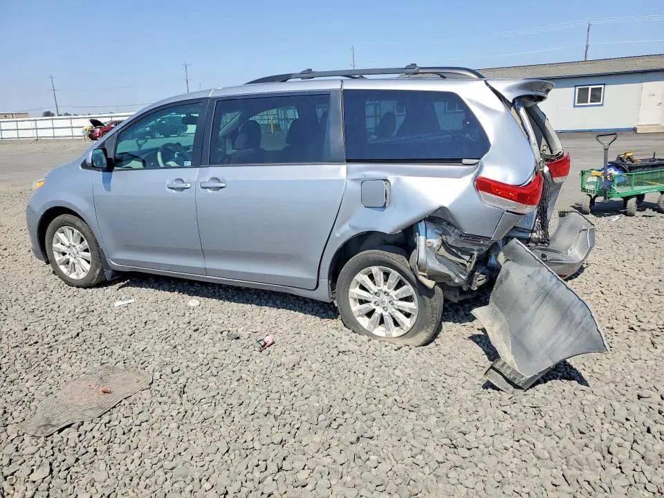 2012 TOYOTA SIENNA LE  
