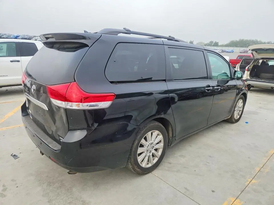 2014 TOYOTA SIENNA LIMITED 7-PASSENGER  