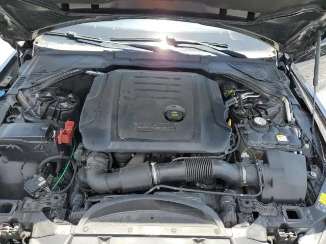 2018 JAGUAR XE PREMIUM  