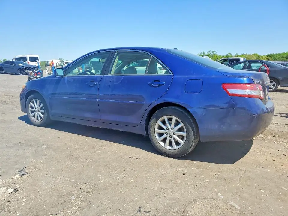 2011 TOYOTA CAMRY XLE  