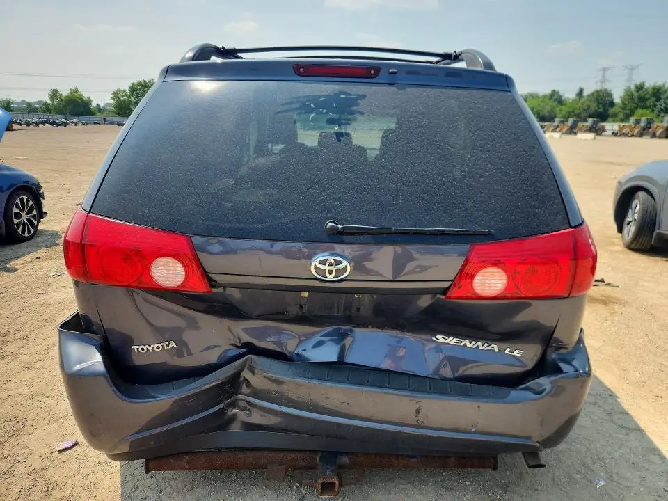 2010 TOYOTA SIENNA LE 8-PASSENGER  
