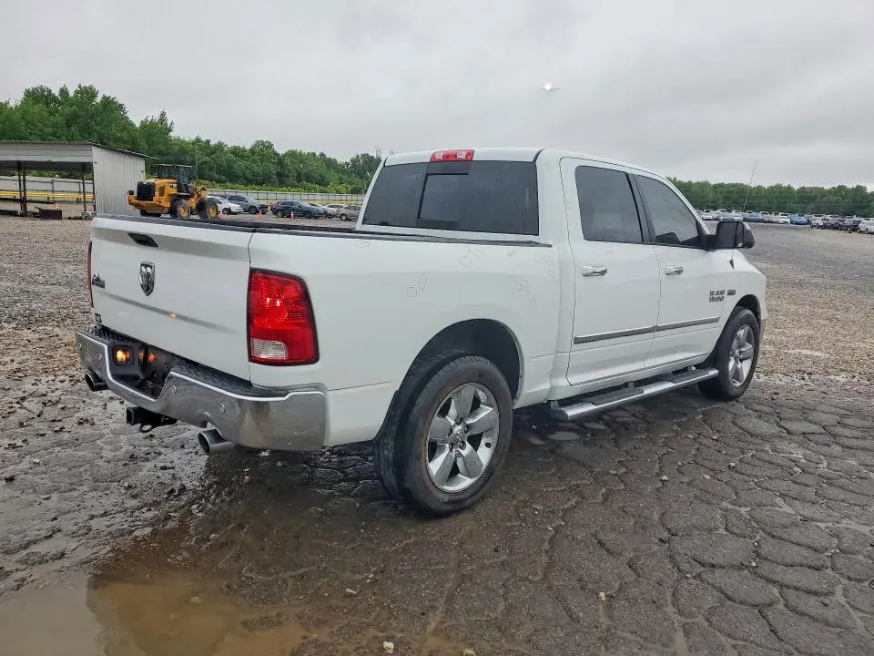 2016 RAM 1500 SLT  