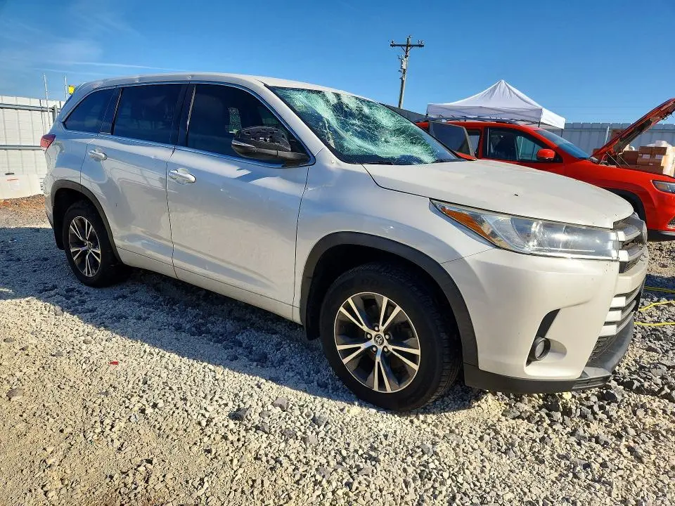 2017 TOYOTA HIGHLANDER LE PLUS  