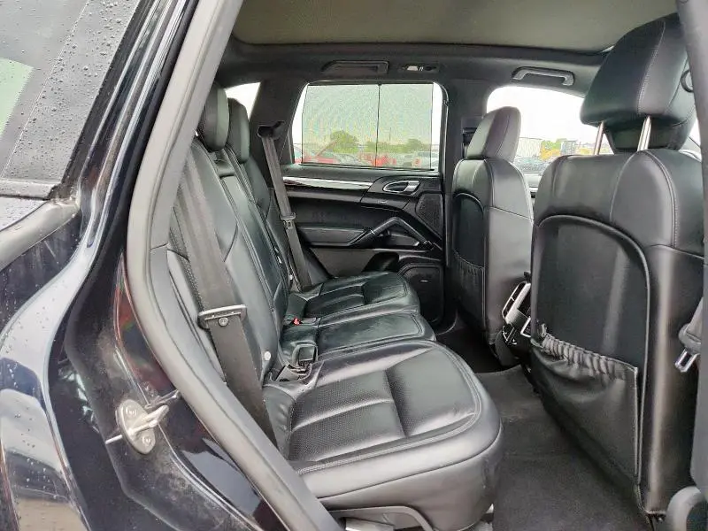 2016 PORSCHE CAYENNE   