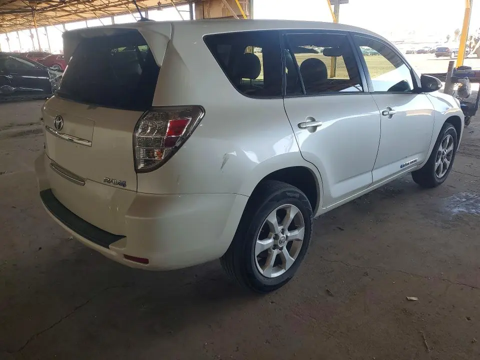 2013 TOYOTA RAV4 EV BASE  