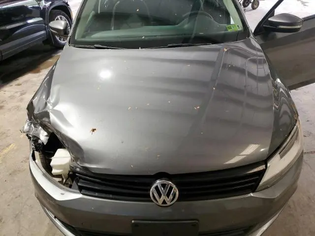 2012 VOLKSWAGEN JETTA SE  