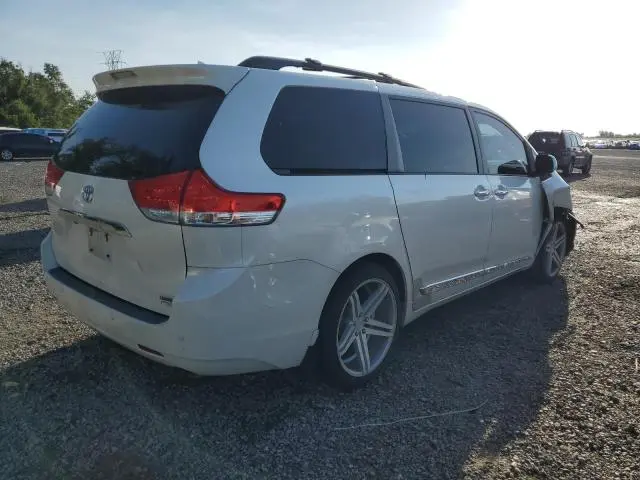 2012 TOYOTA SIENNA XLE  