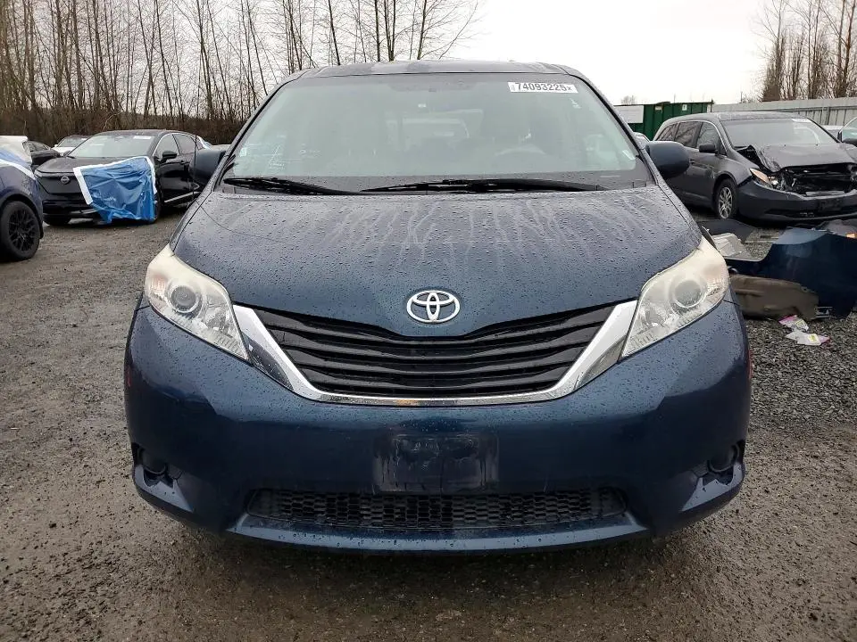 2011 TOYOTA SIENNA LE  