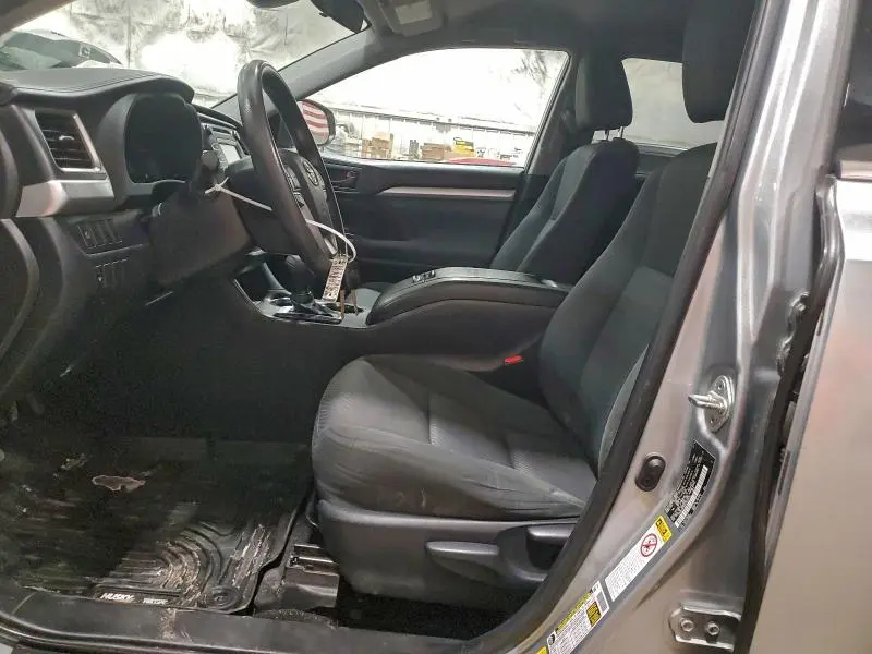 2019 TOYOTA HIGHLANDER LE  