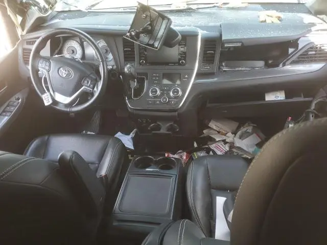 2018 TOYOTA SIENNA SE
