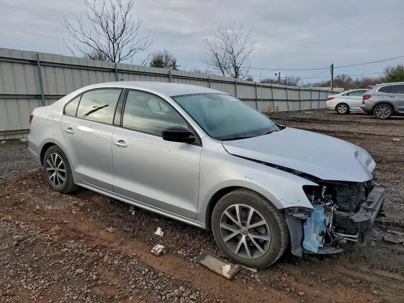 2016 VOLKSWAGEN JETTA SE  
