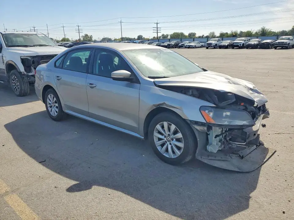 2013 VOLKSWAGEN PASSAT S  